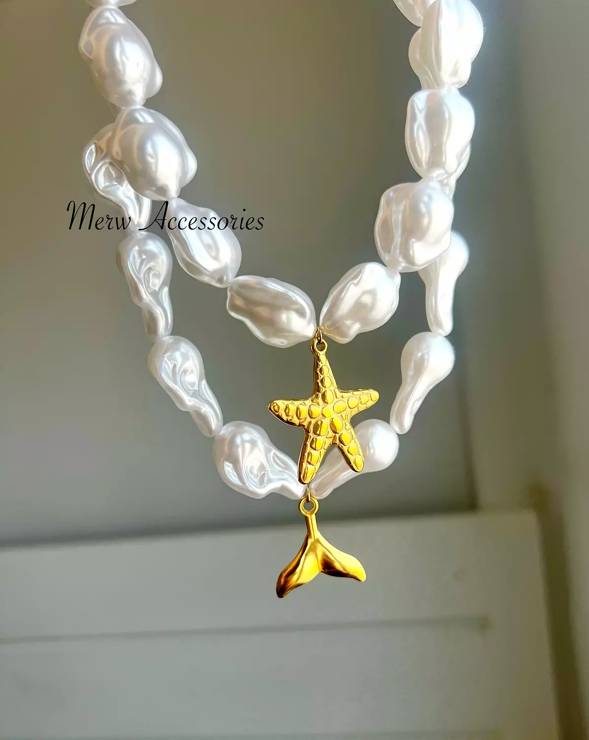 Unique pearl chocker image
