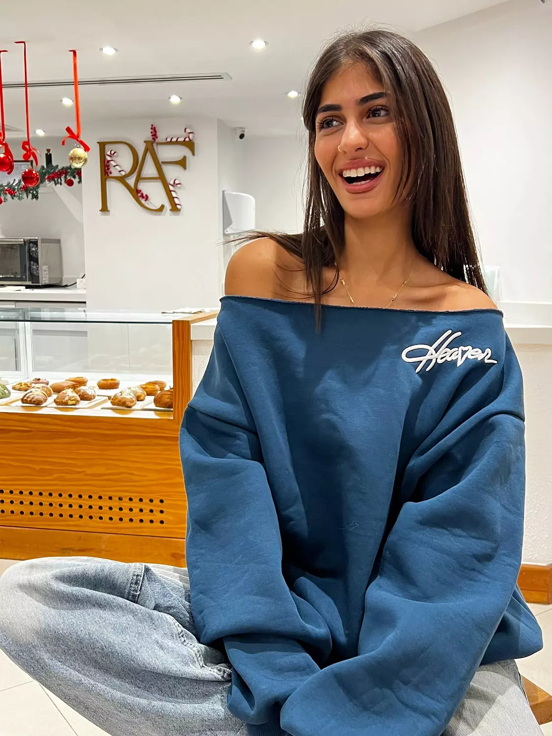 hoodie off shoulder embroidery  13