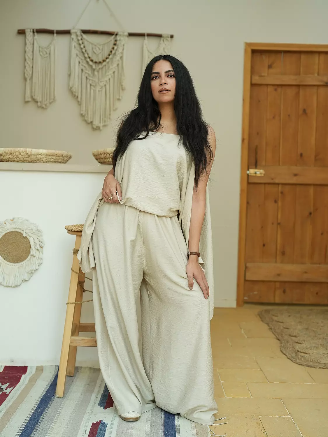 SANDY BEIGE WOMAN CUT SET  2