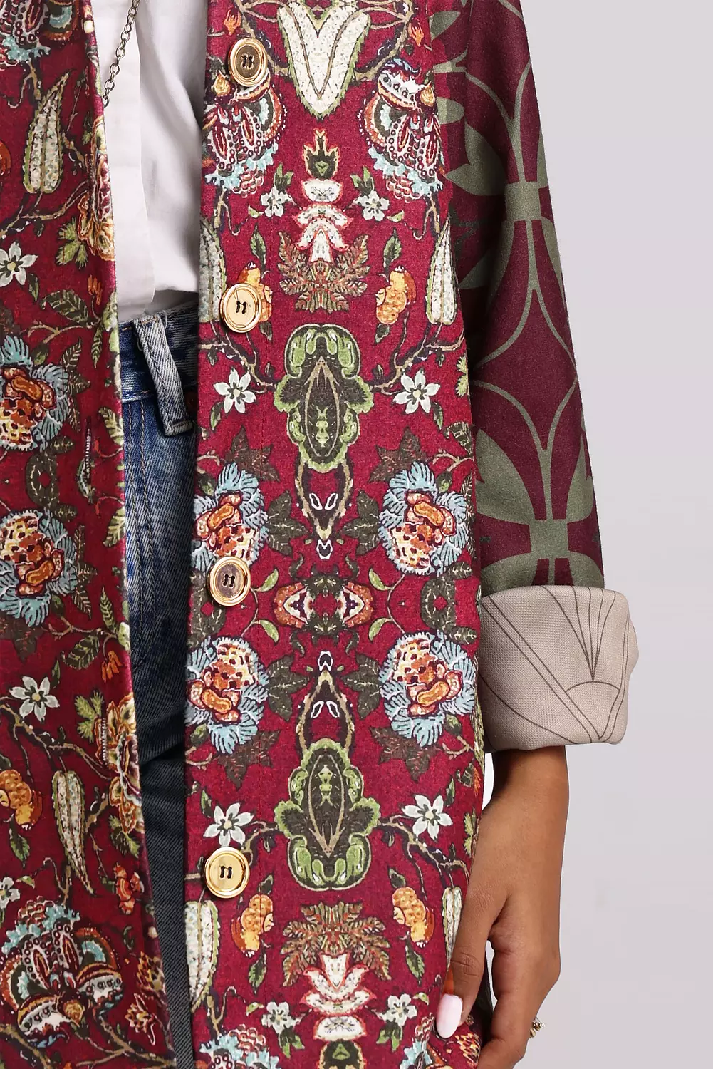 <p style="text-align: center"><span style="color: rgb(164, 142, 93)"><strong>The Tapestry Jacket - Burgundy</strong></span></p>