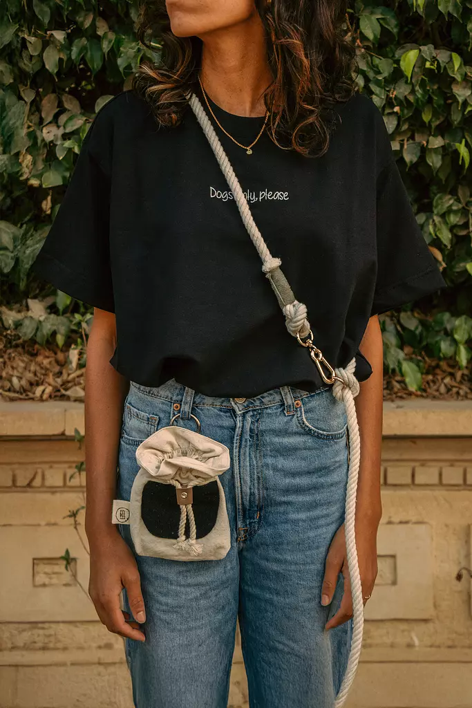 Hands-free rope leash