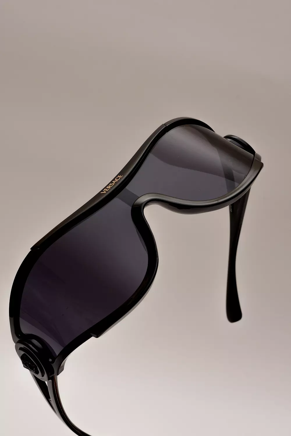 <h3 style="text-align: start"><strong>Versace sunglasses</strong></h3><p style="text-align: start"><br></p>