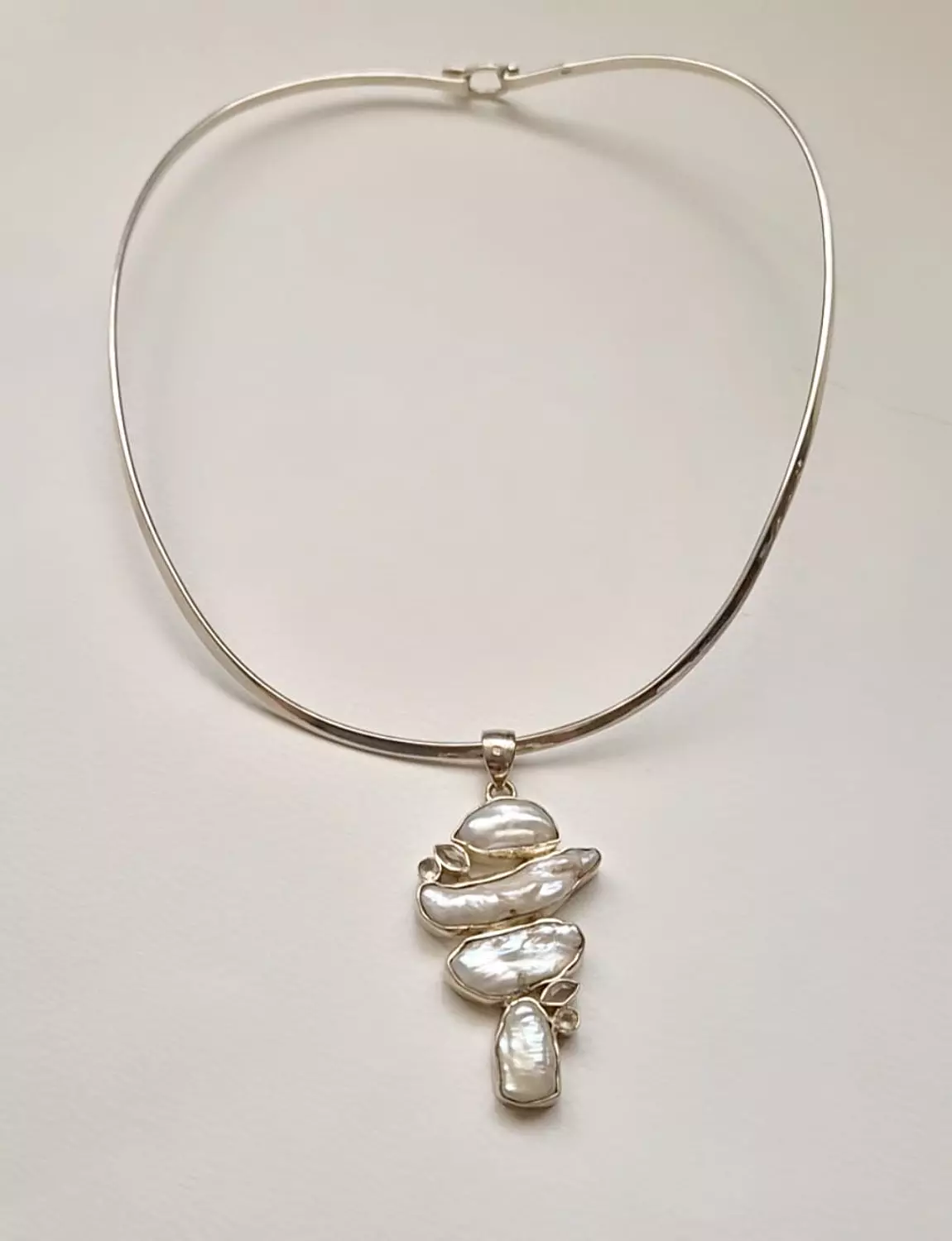 Choker with pearl 2