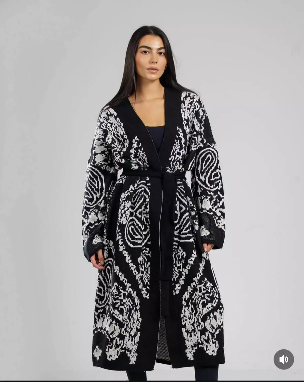 cardi 3ageena black and white image