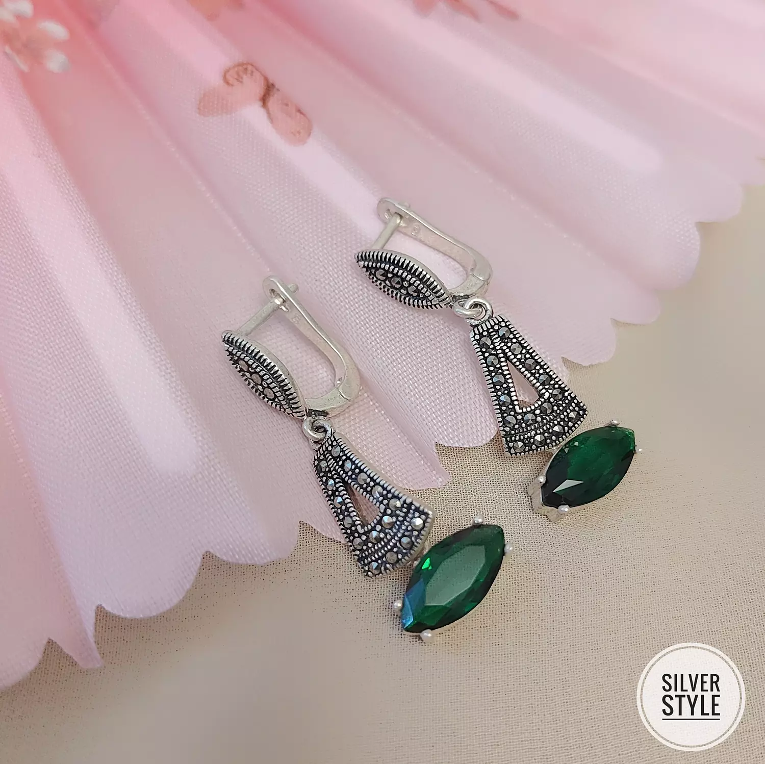 Glamorous green Earrings  image