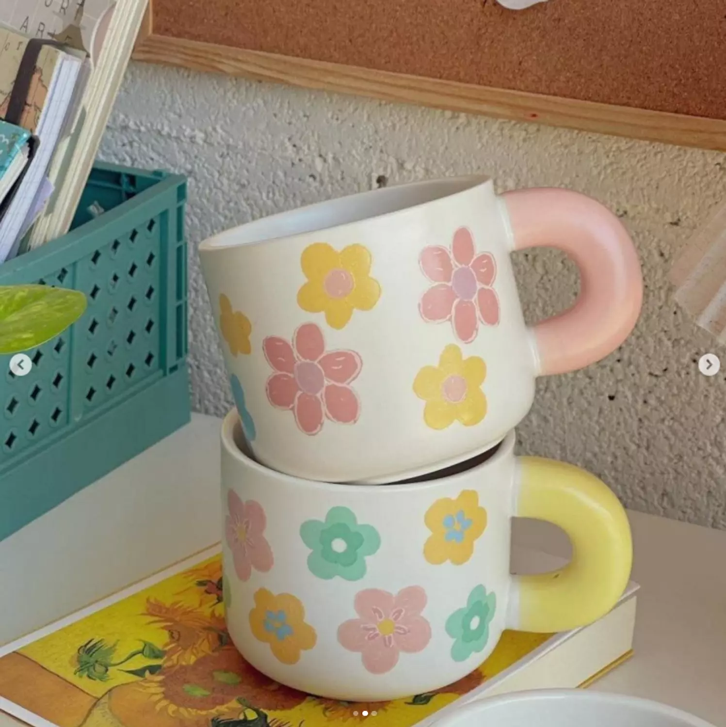 Porcelain mug with roses 1