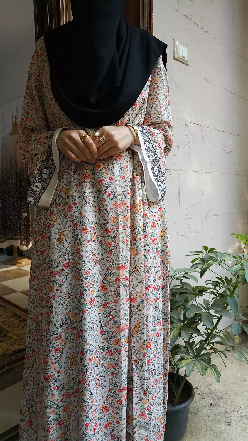 الربيع/ عباءة  image
