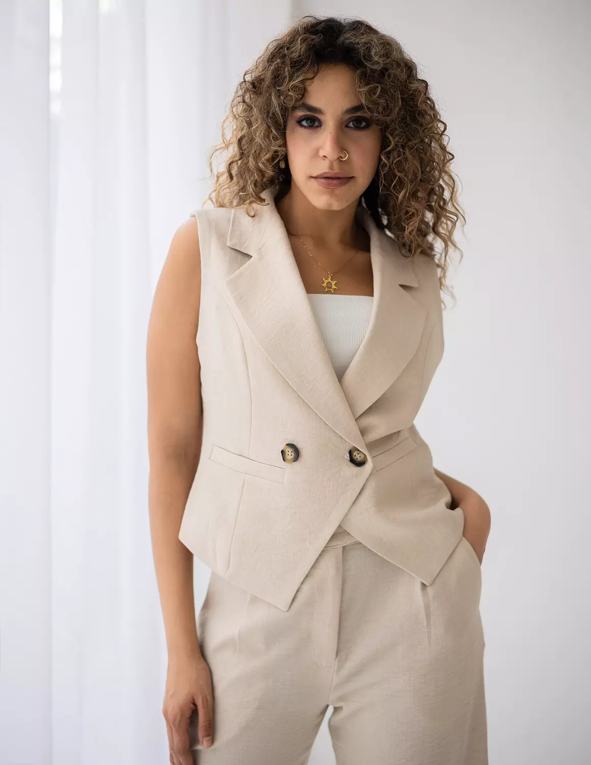 Light beige linen double breasted cropped vest  image