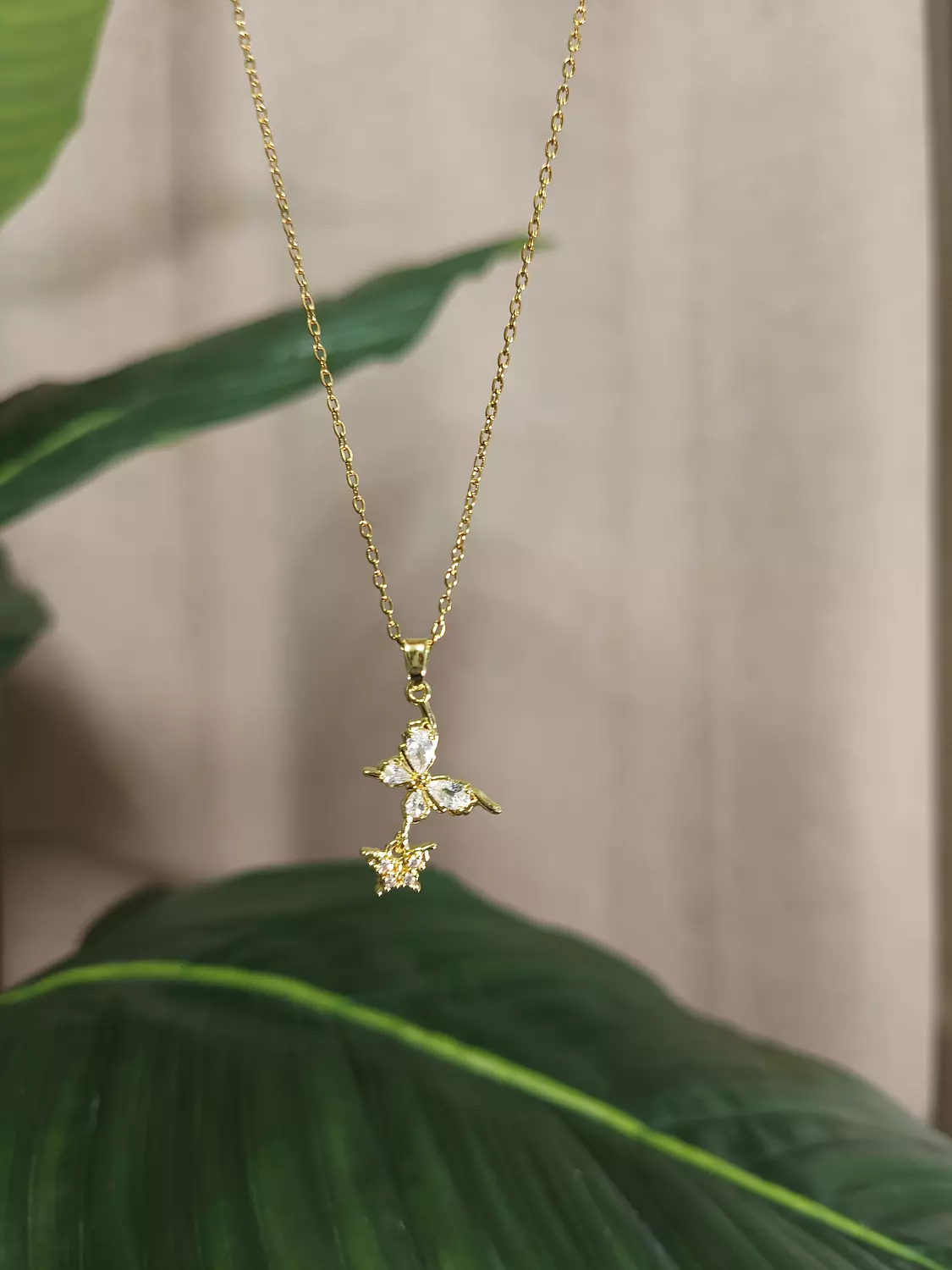 سلسلة فراشة كريستال image