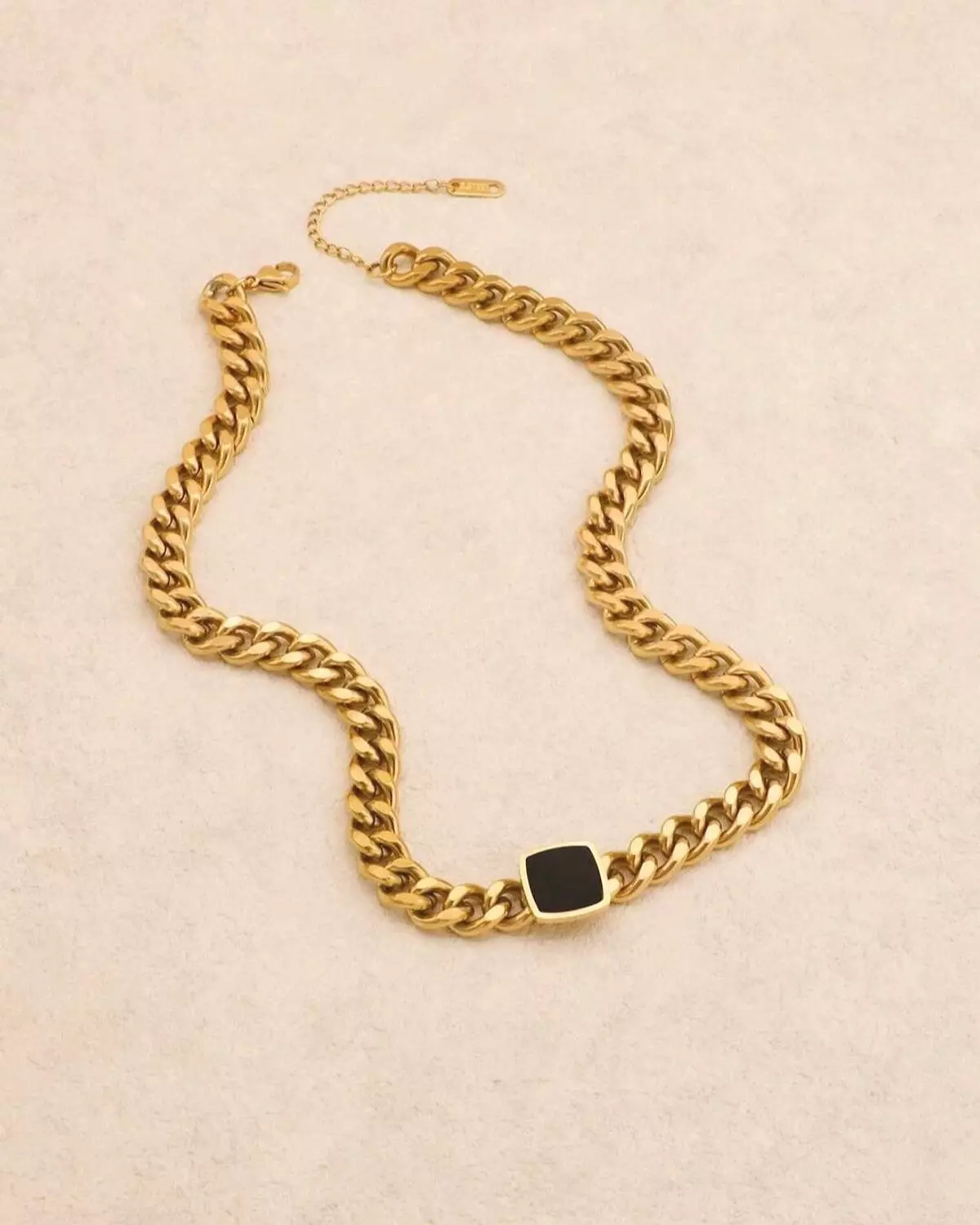 Retro Black Choker 4