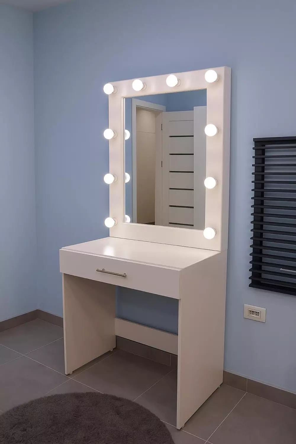 Makeup Vanitie  image