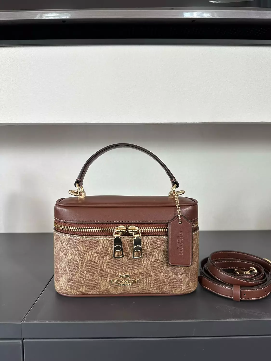 Coach box bag image