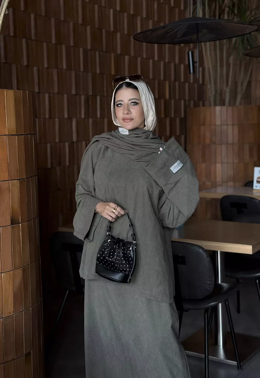 Velvet calm set olive hover image