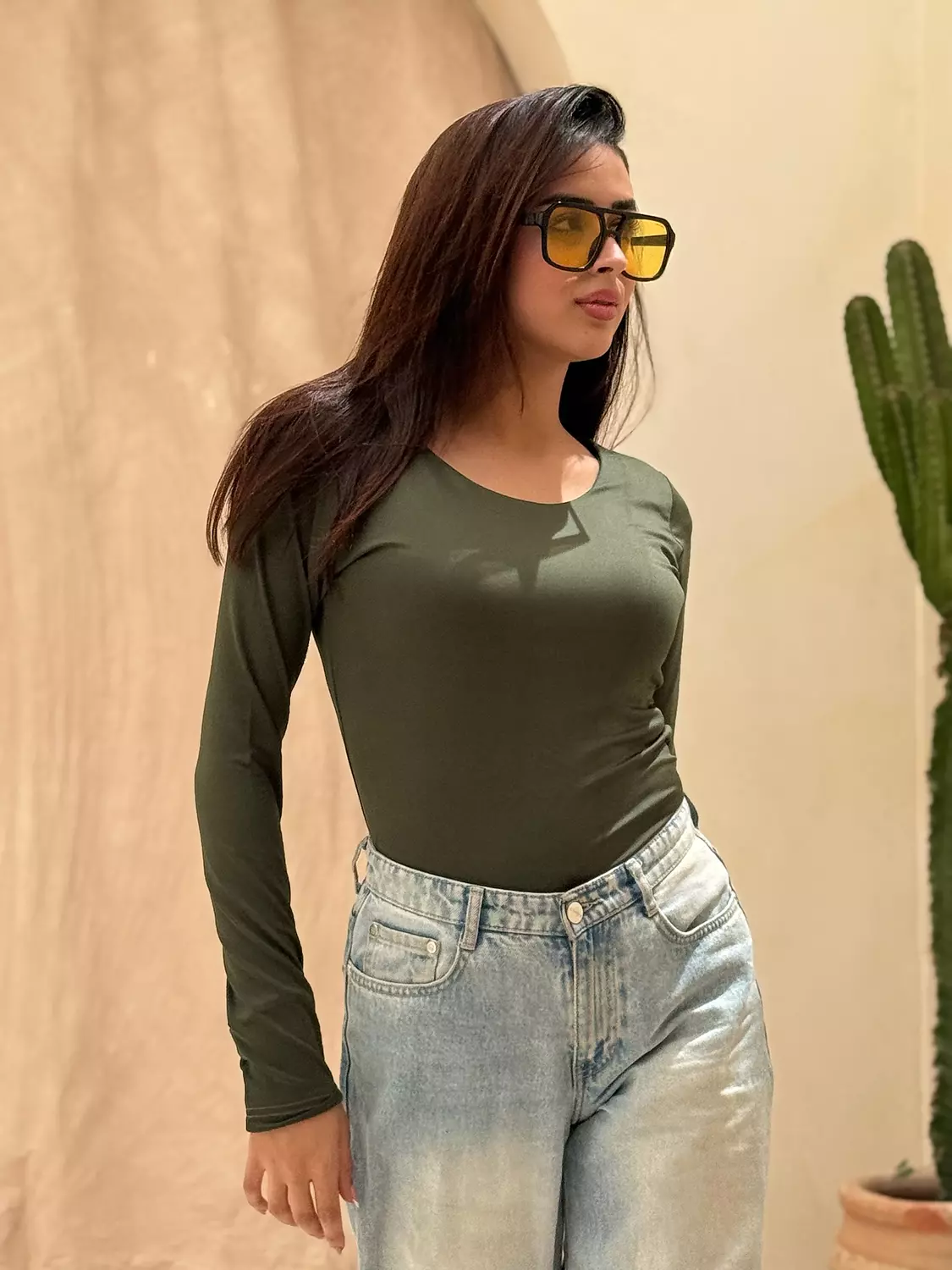 066 Round Neck Long Sleeves hover image