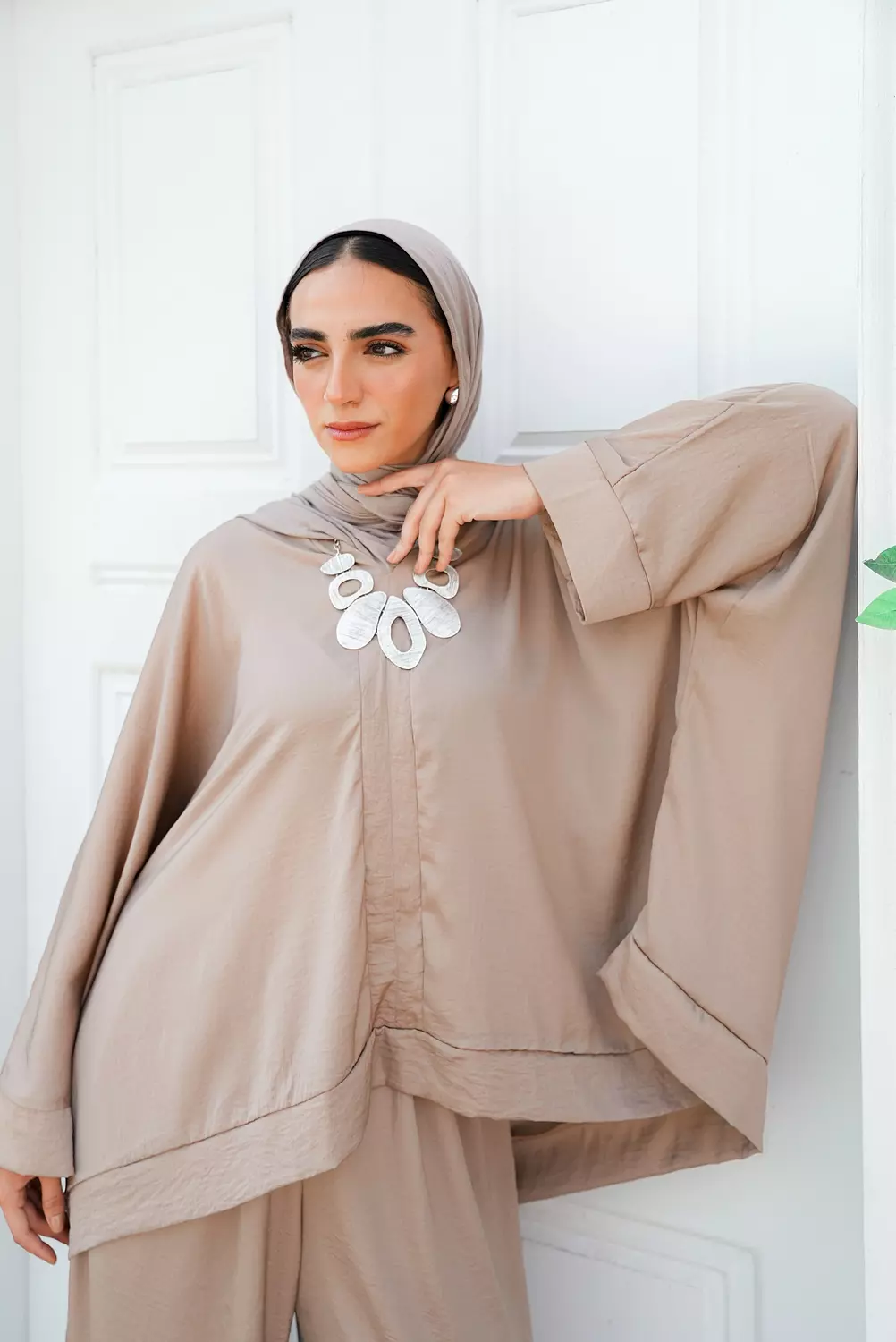 Beige set hover image