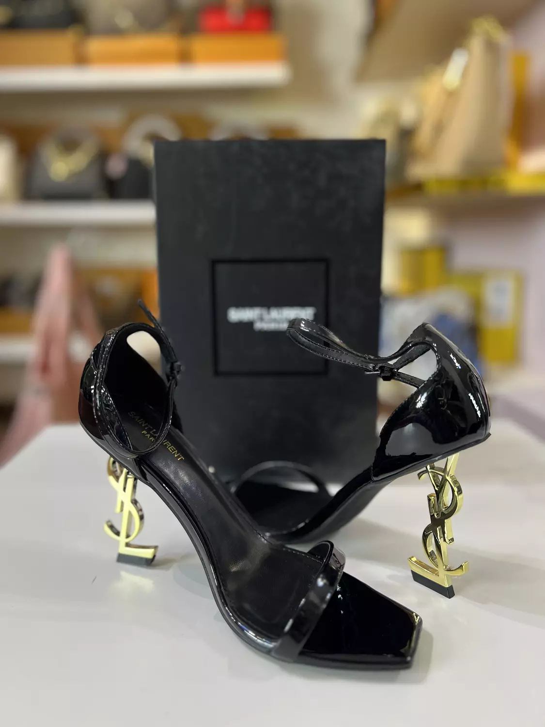 Ysl sandal  1