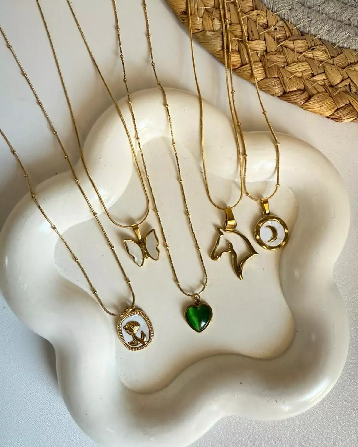 <h3 style="text-align: justify"><br><span style="color: rgb(0, 0, 0)">NECKLACES</span></h3><p style="text-align: justify"><span style="color: rgb(0, 0, 0)">view the collection</span></p>