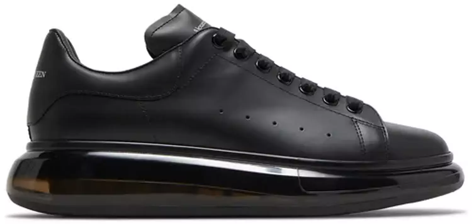 <p style="text-align: start"></p><p style="text-align: start"><br><span style="color: rgb(0, 0, 0)"><strong>Alexander McQueen</strong></span></p><p style="text-align: start"><span style="color: rgb(0, 0, 0)"><strong>Oversized Sneaker</strong></span></p>