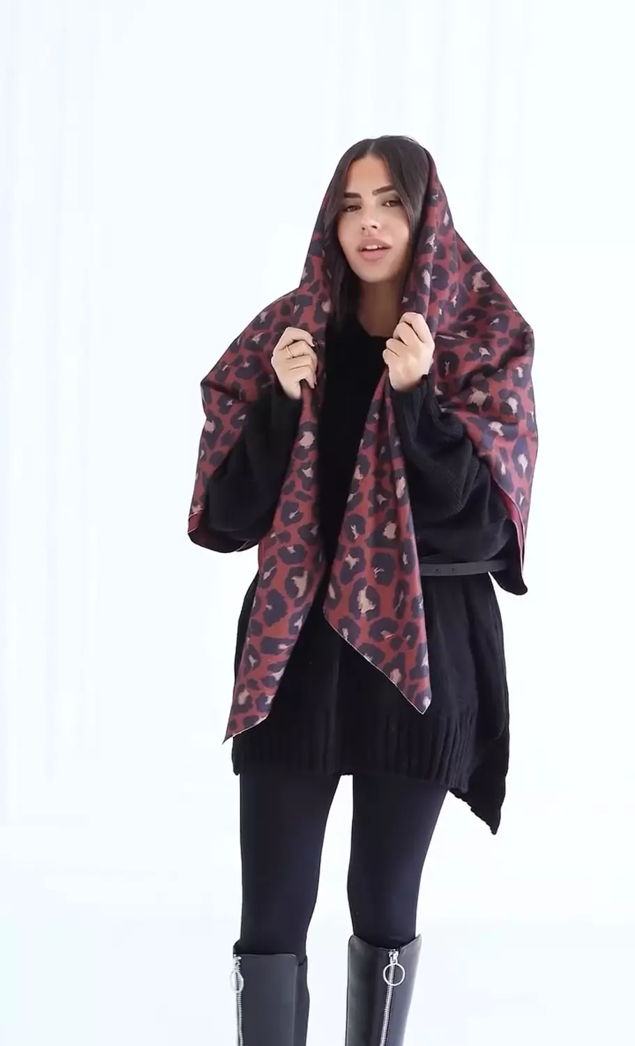 Wool scarf hover image