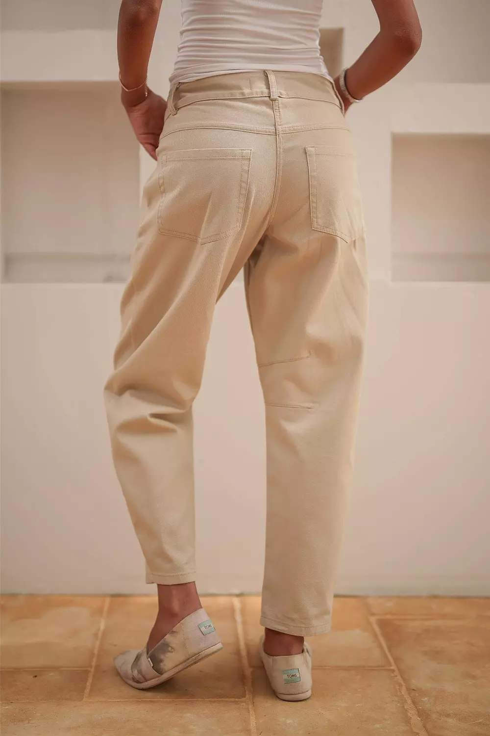 Airy Mid-Rise Barrel Jeans Beige 5