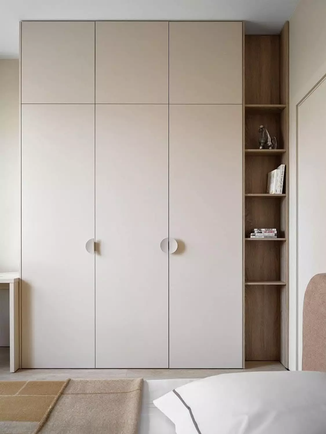 Linea Modern Wardrobe Smart design with contemporary elegance, 160×240×60 cm image