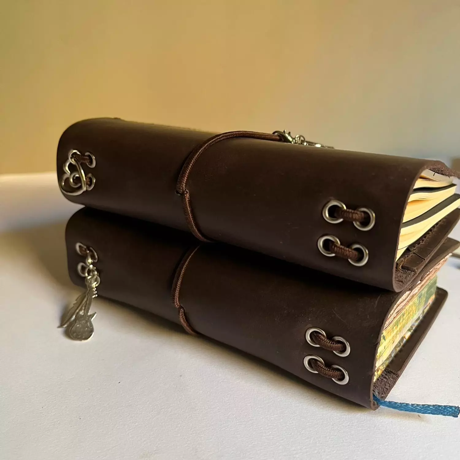 Bifold A6 with pockets  11