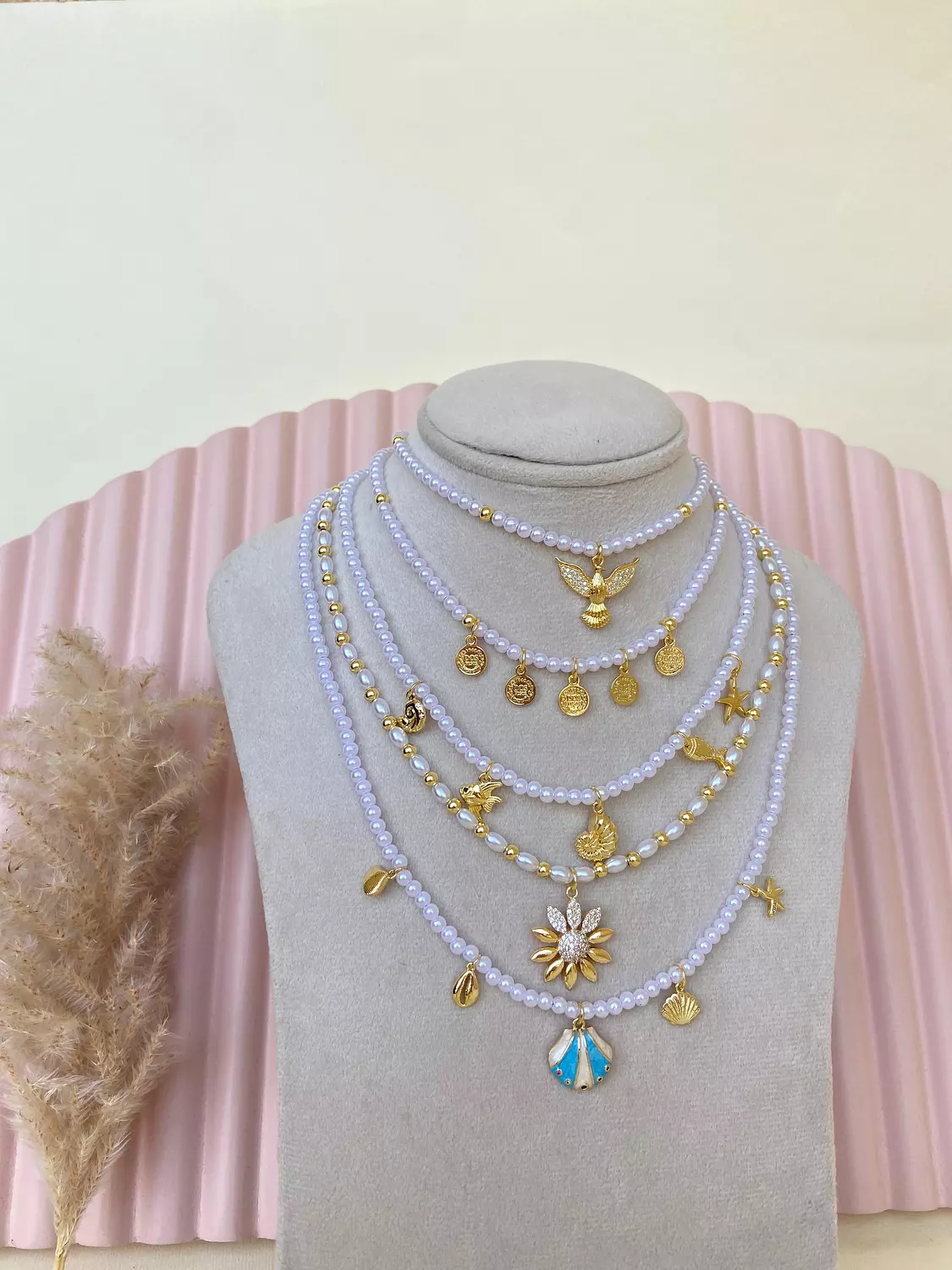 Shinny pearl-ed necklace  2