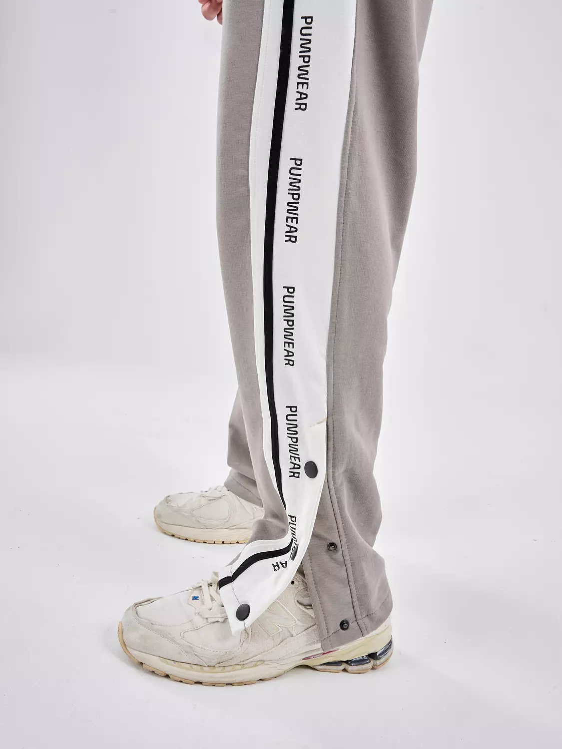 ESSENTIAL STRIPE SWEATPANTS "gray" hover image