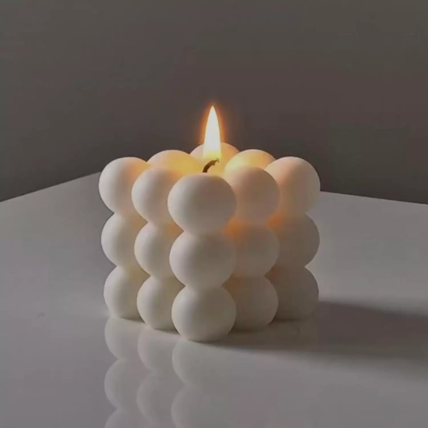 Rounded Bubbles Scented Candle image