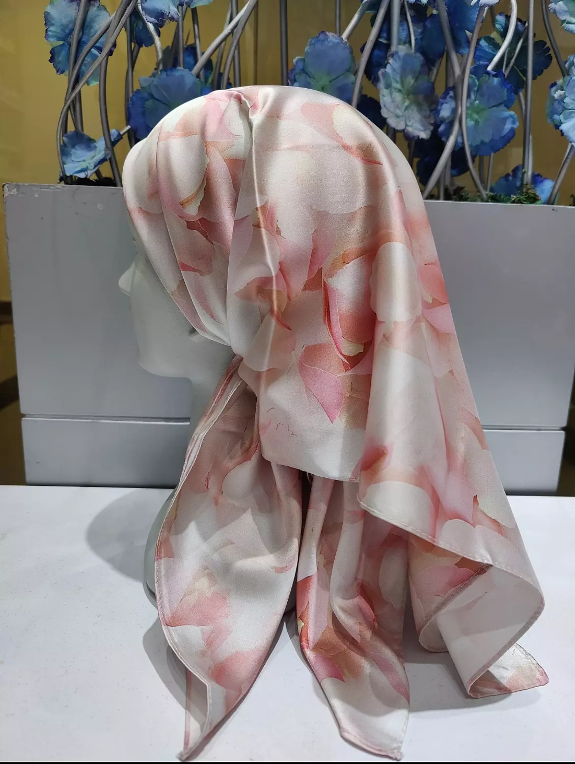 Scarf-Lovely-Roses image