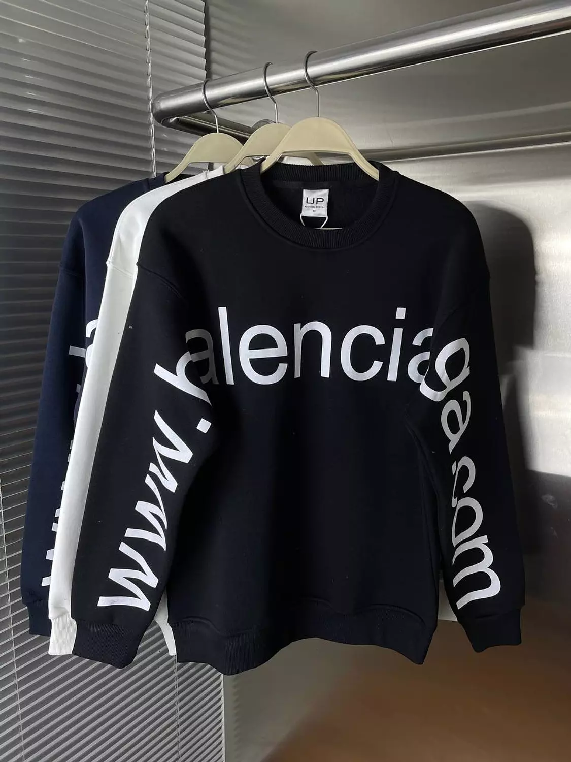 <p style="text-align: start"></p>