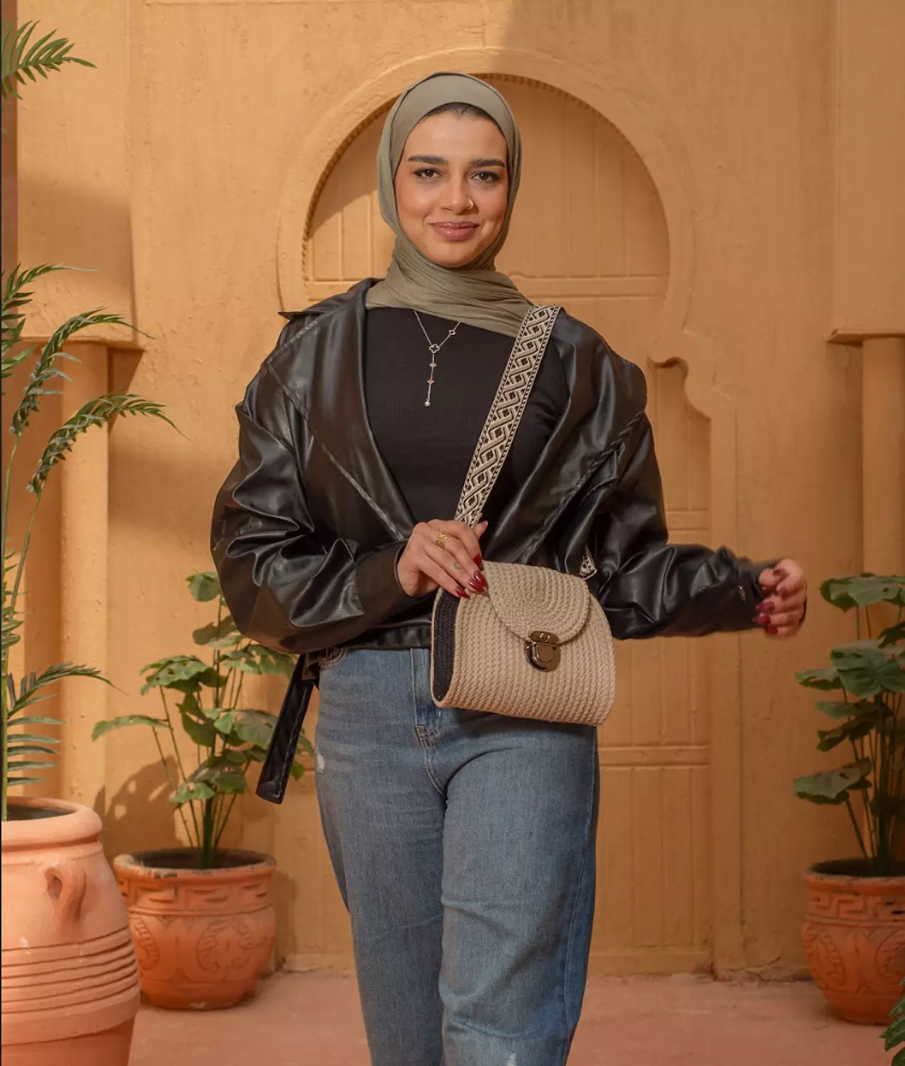 Cross Bag  (black-begie) hover image