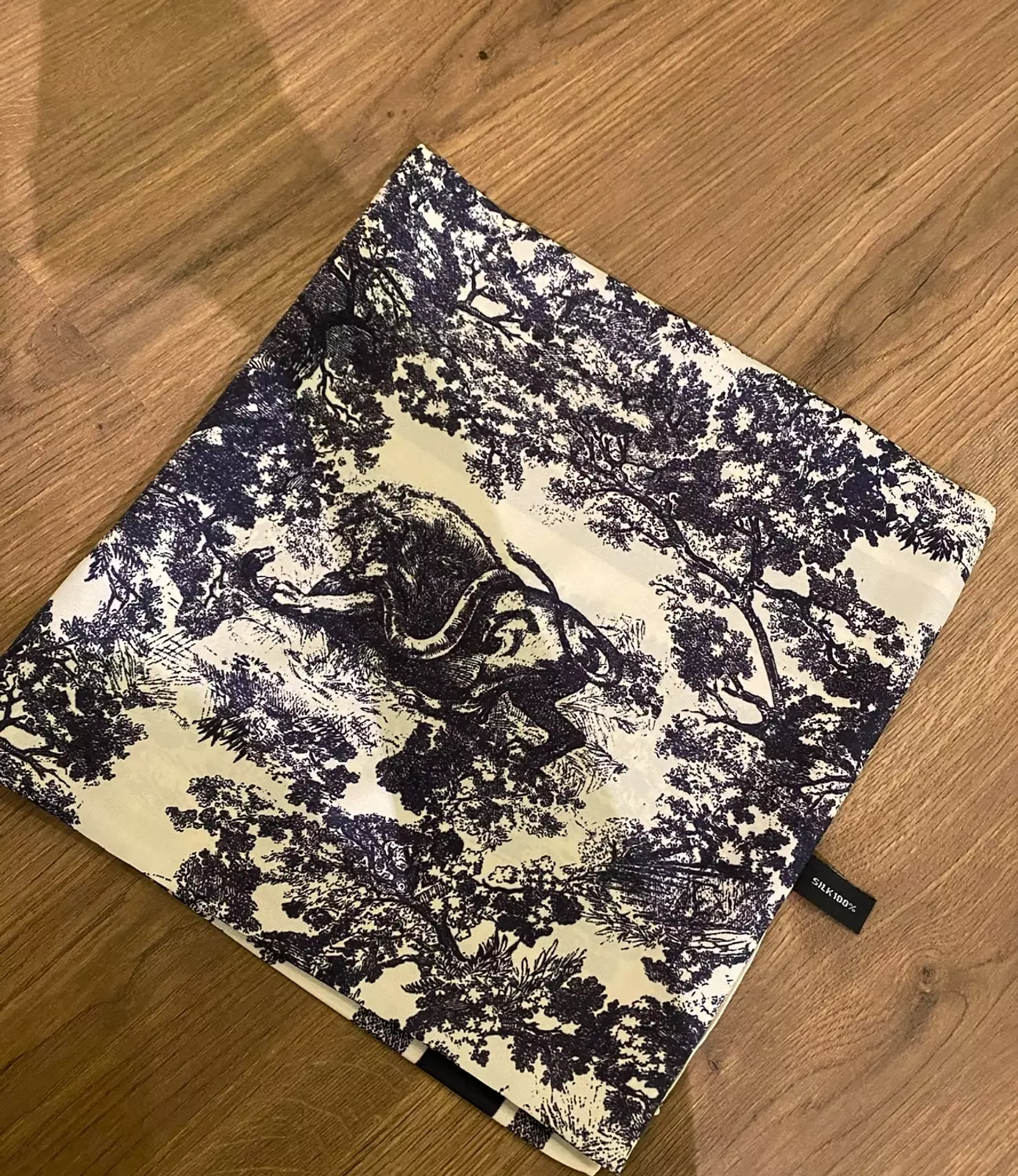 squar satan scarf 21