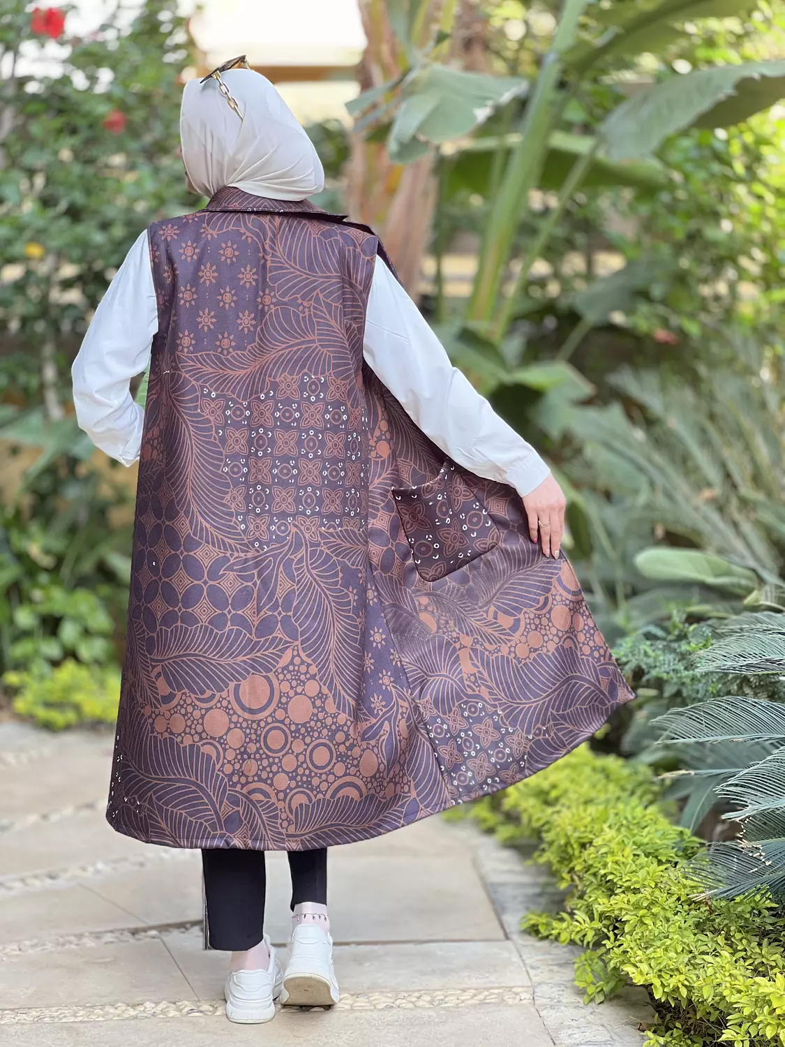 Brown ornamental vest 2