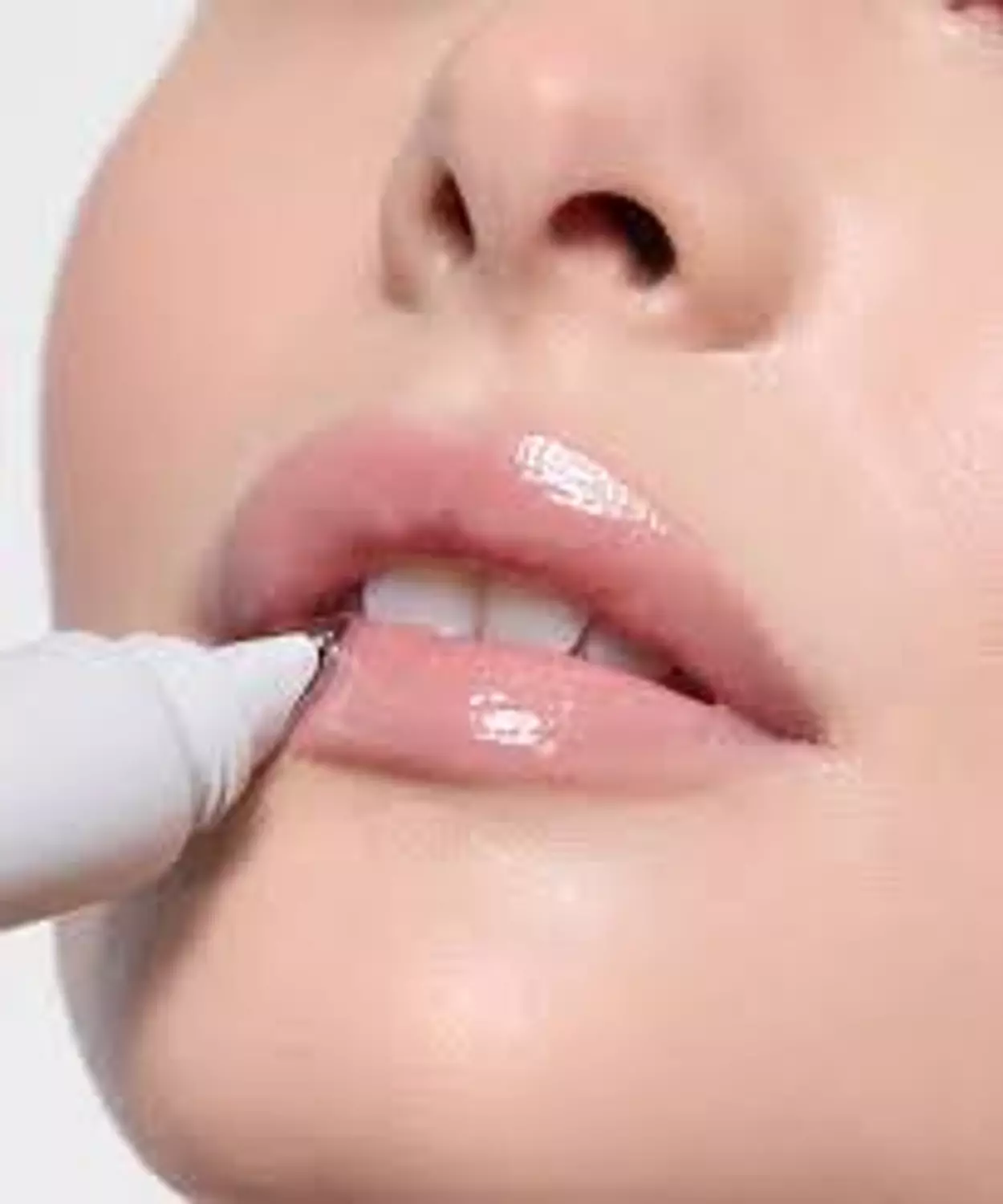  Refy LIP GLOSS High-shine lip gloss  4