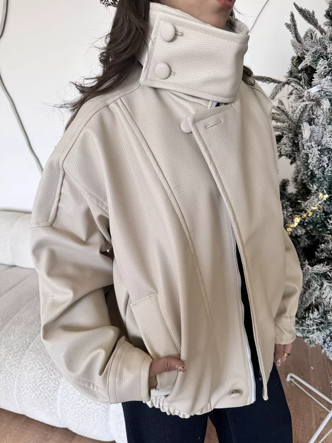 The skin leather jacket 4