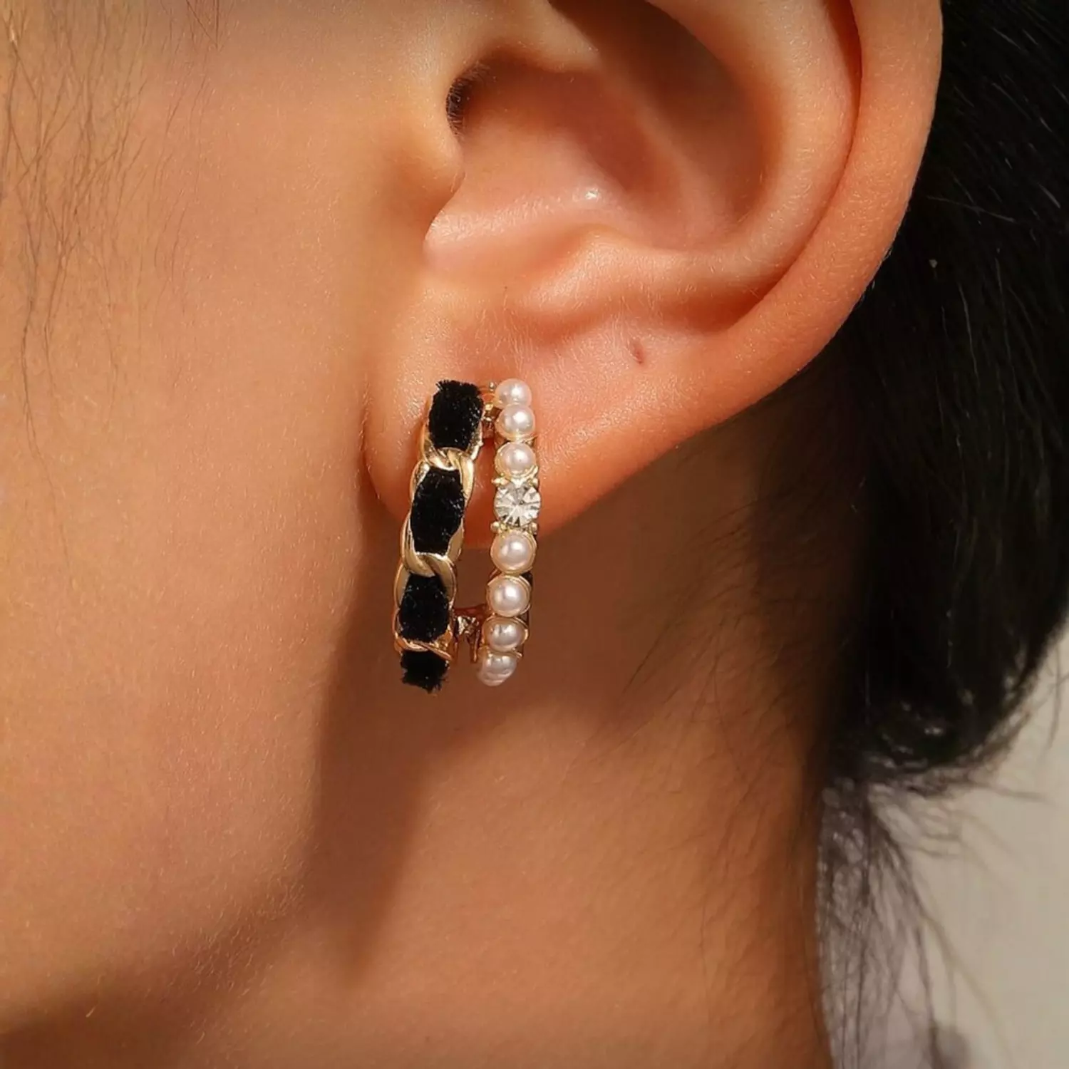 Double Cuff Black Pearly Earrings image