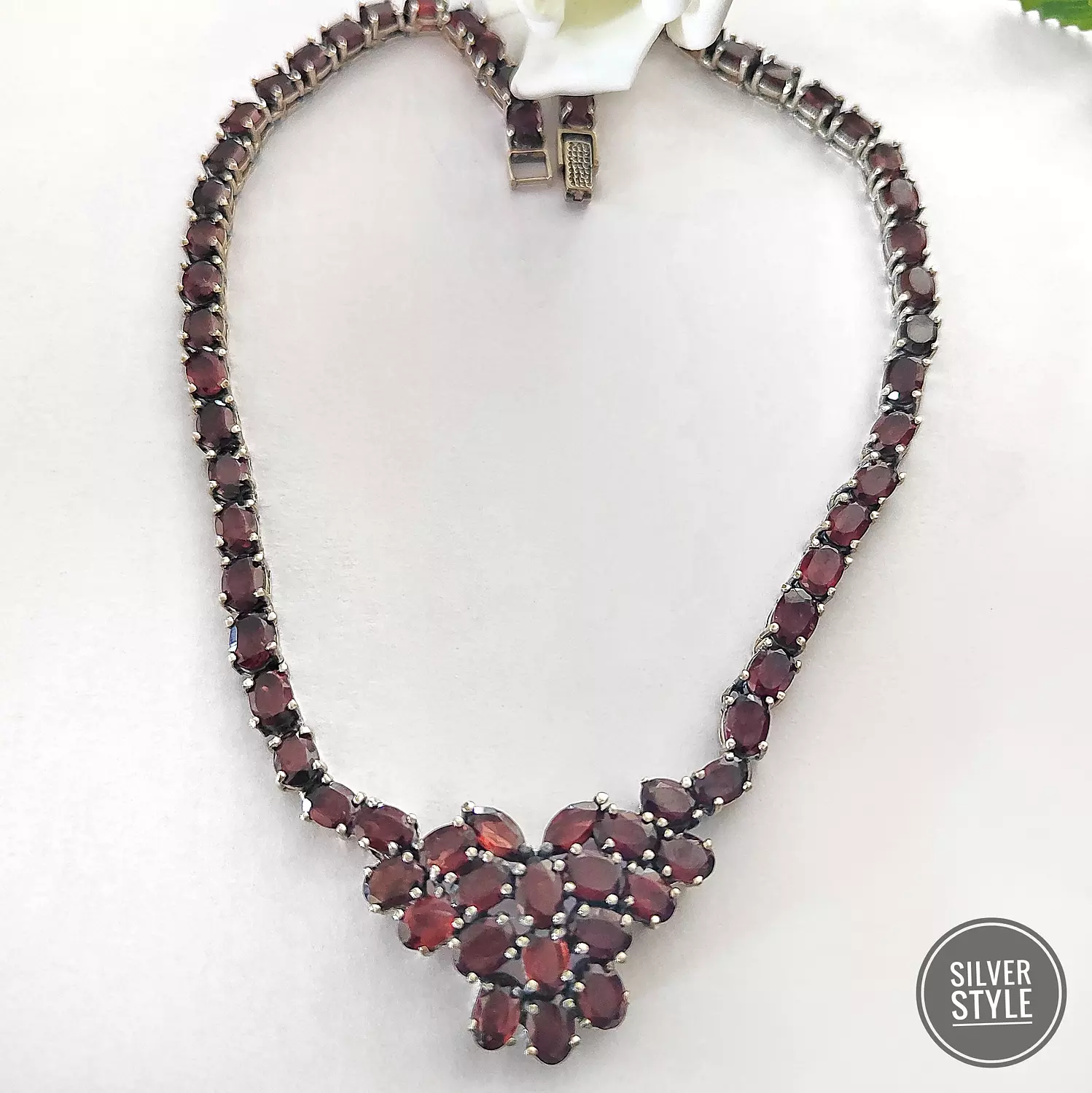 Luxurious Necklace  1