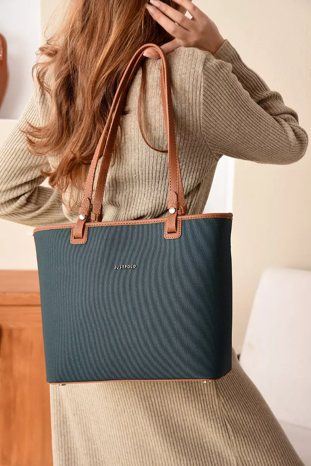 Royal Green Compact luxe shoulder bag  image