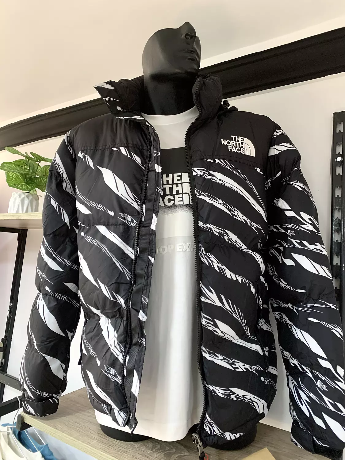  North Face Puffer Jacket with head Cover 4