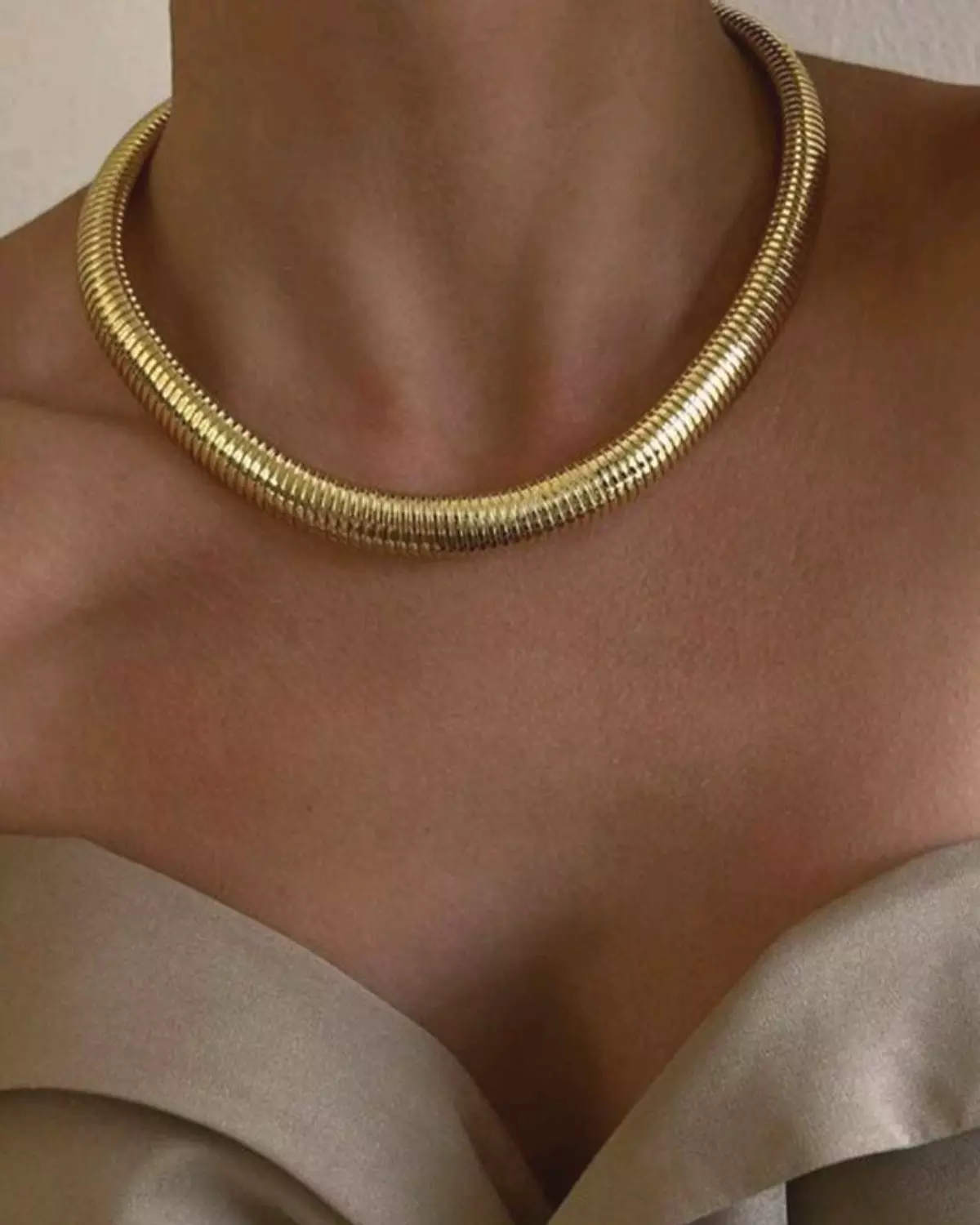 <h4><span style="color: #f9b495">Boss-Choker</span></h4>