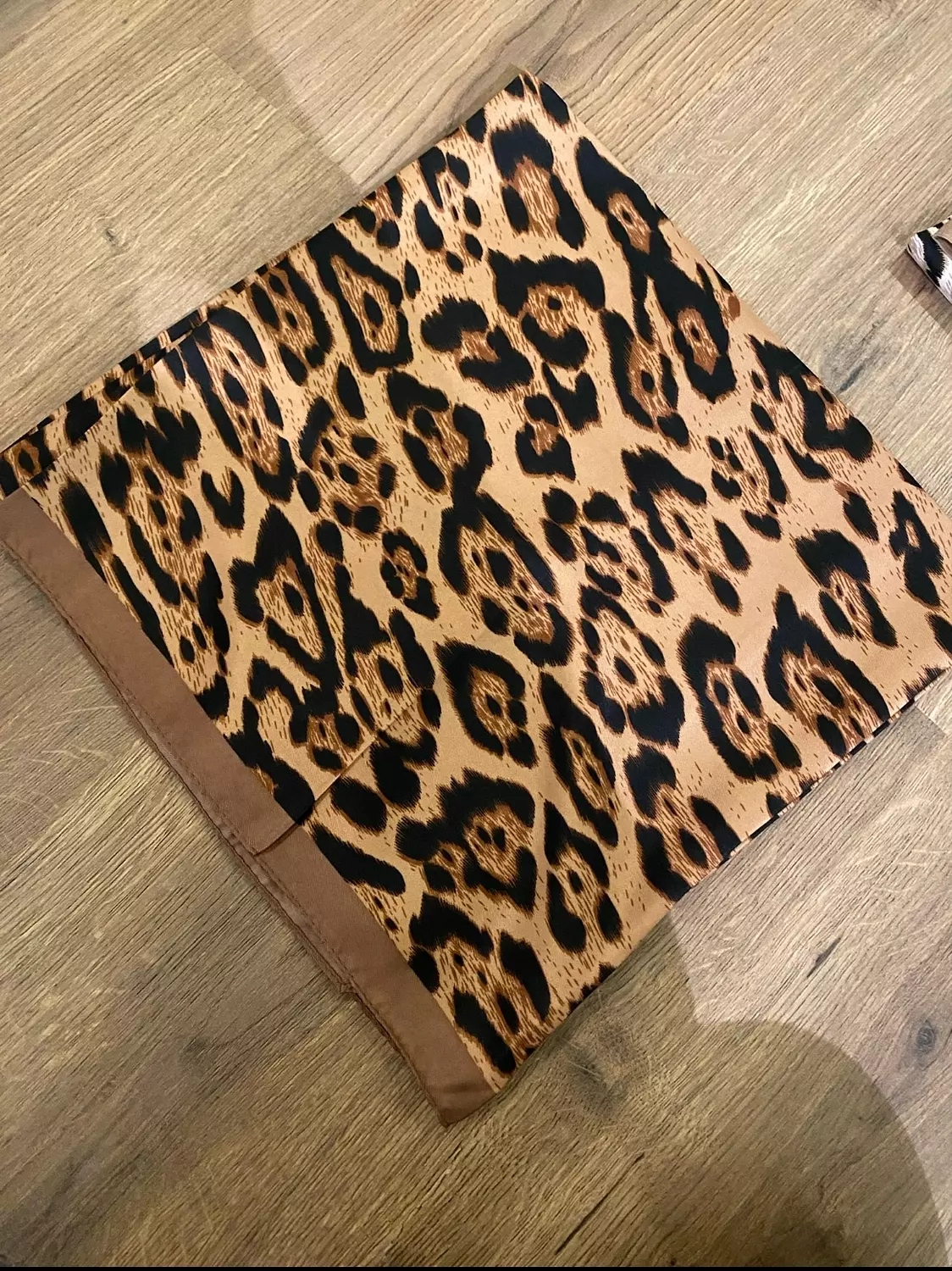 squar satan scarf 27