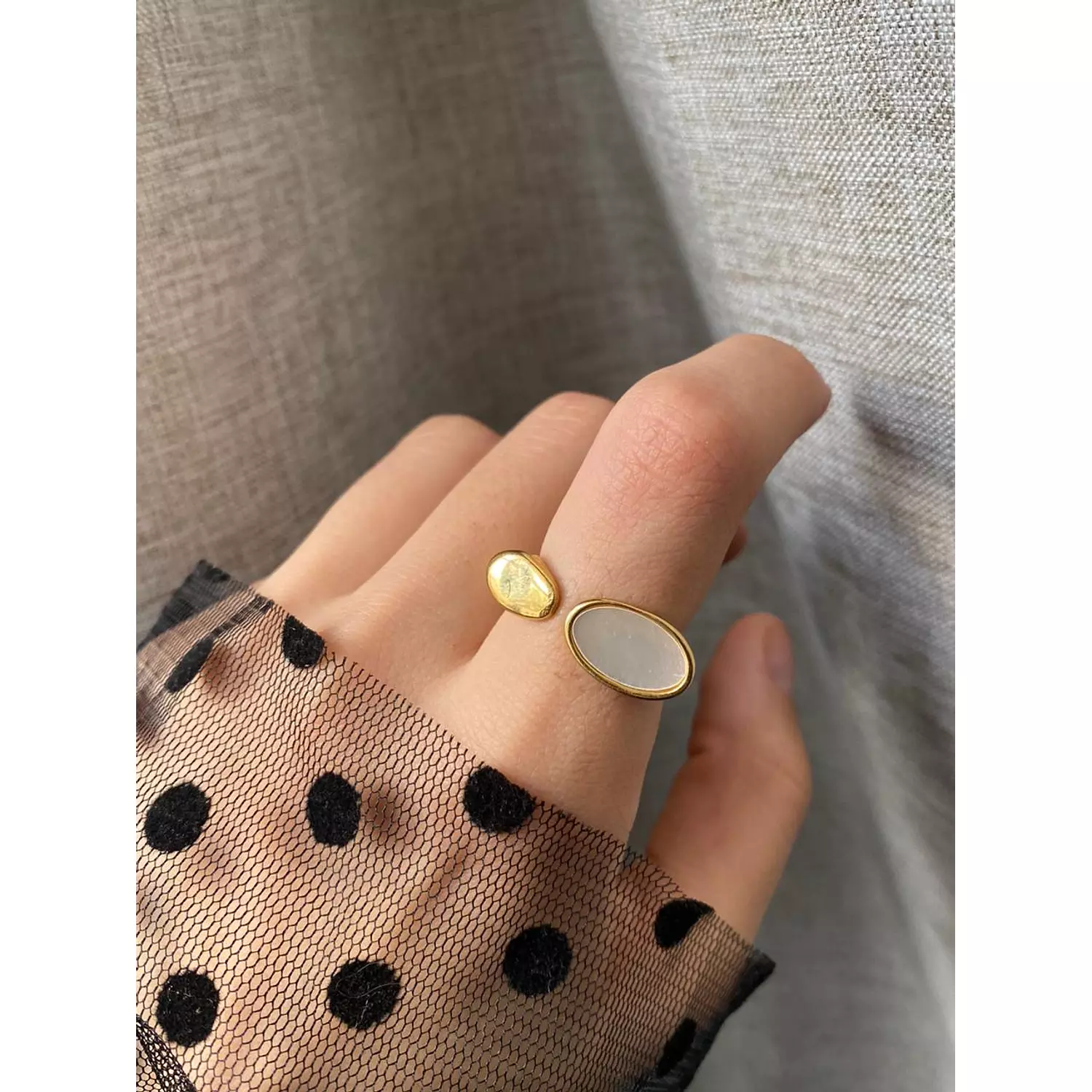 WHITE RING image