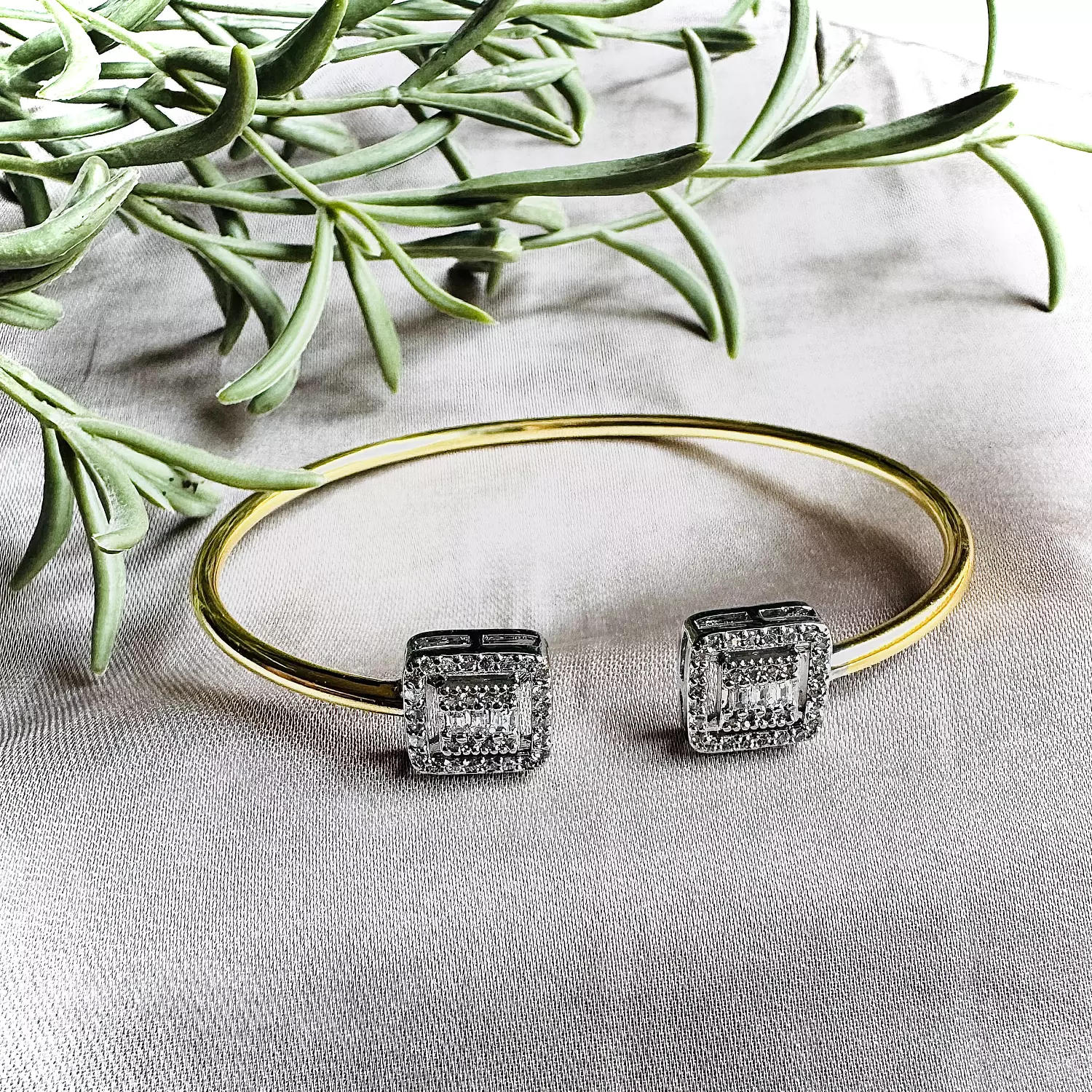 Double zircon shapes open bangle 3