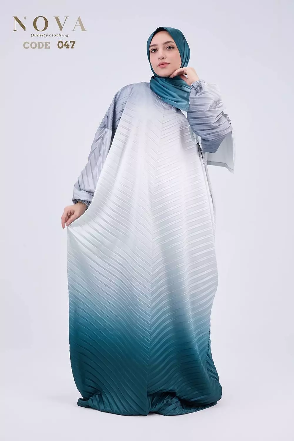 Teal gradient pleated image
