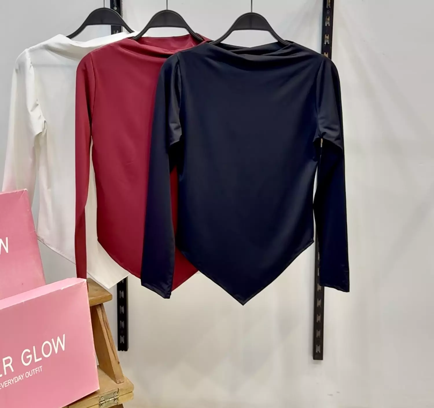 Triangular tip long sleeves top 1