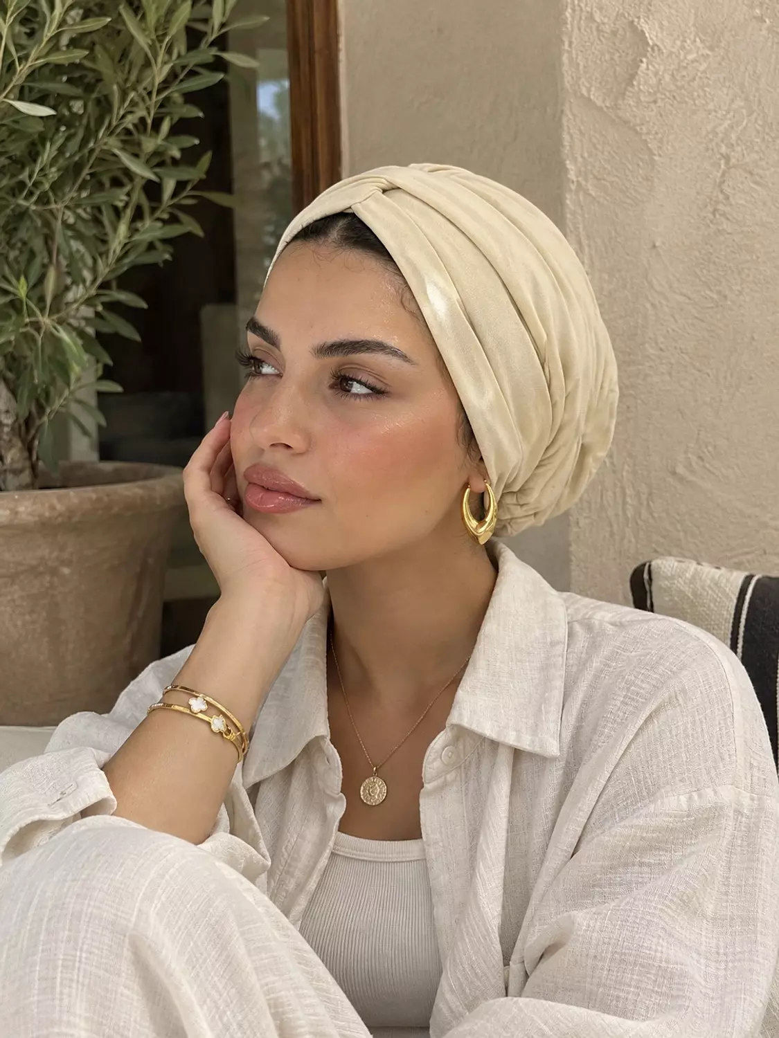 The creamy beige turban image