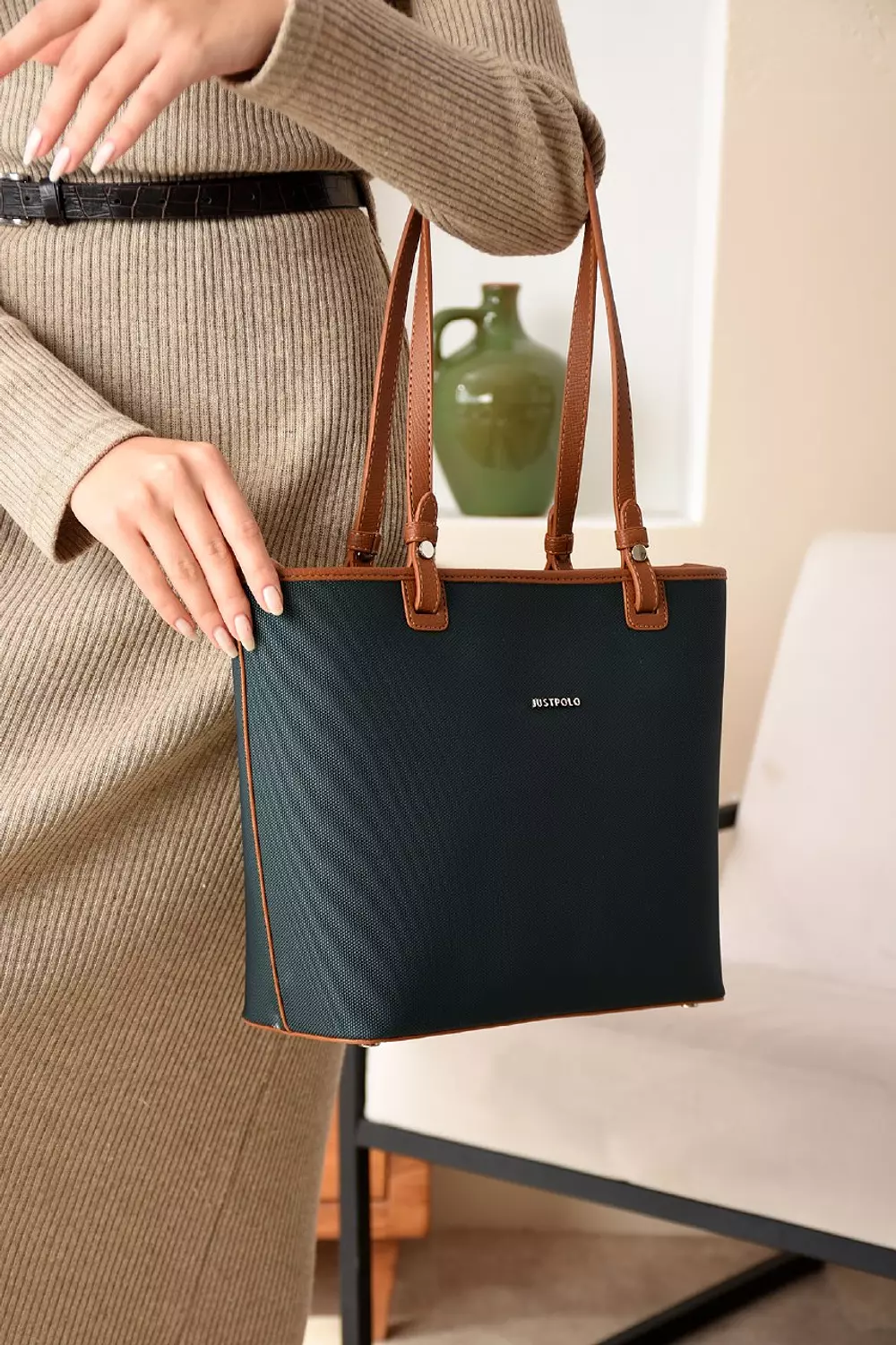 Royal Green Compact luxe shoulder bag  hover image
