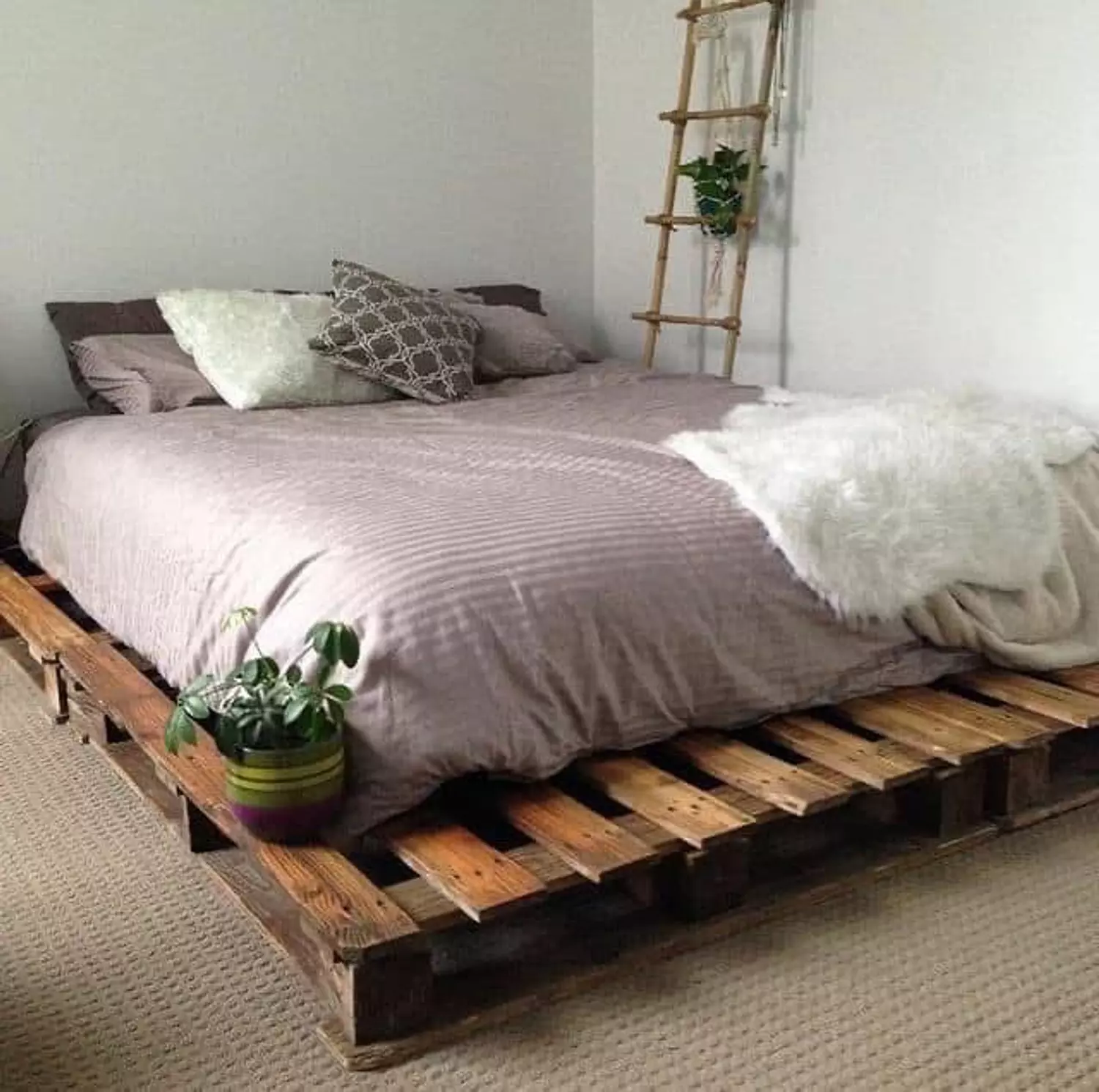 Pallet bed 160cm image