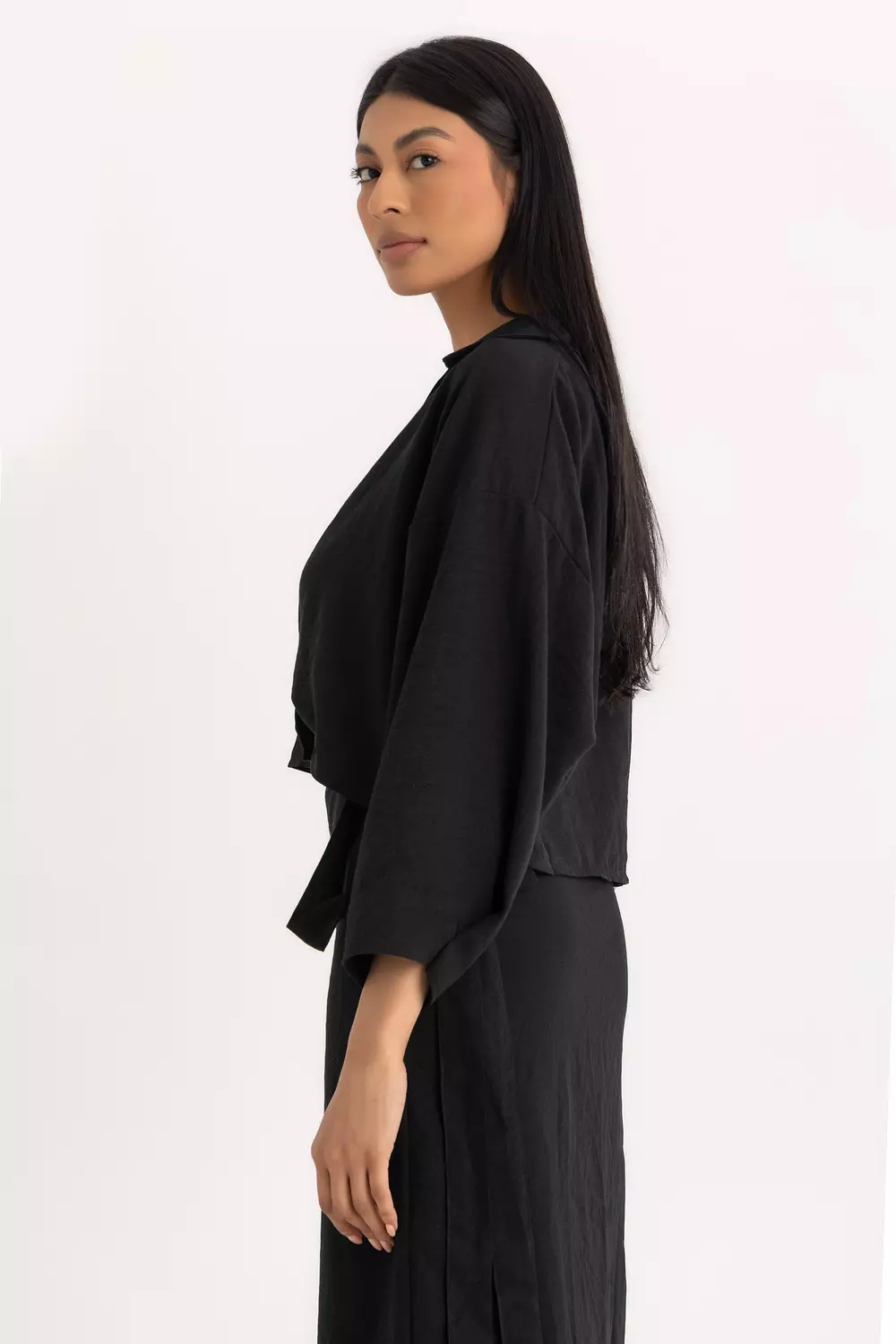 The Pola Linen Cropped Shirt Black  3